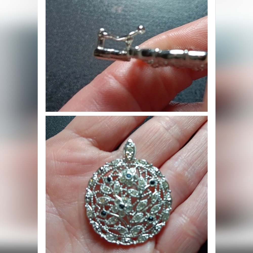 Medallion Pendant w/ hinged bale